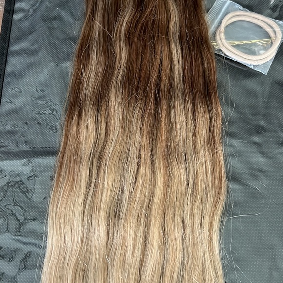 NEW-HIDDEN CROWN- BUNGEE PONYTAIL- COLOR 882 dark ash blonde wavy-human hair 18” - Picture 2 of 15